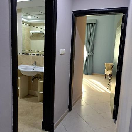 Vvip Apartment Dubai Esterno foto