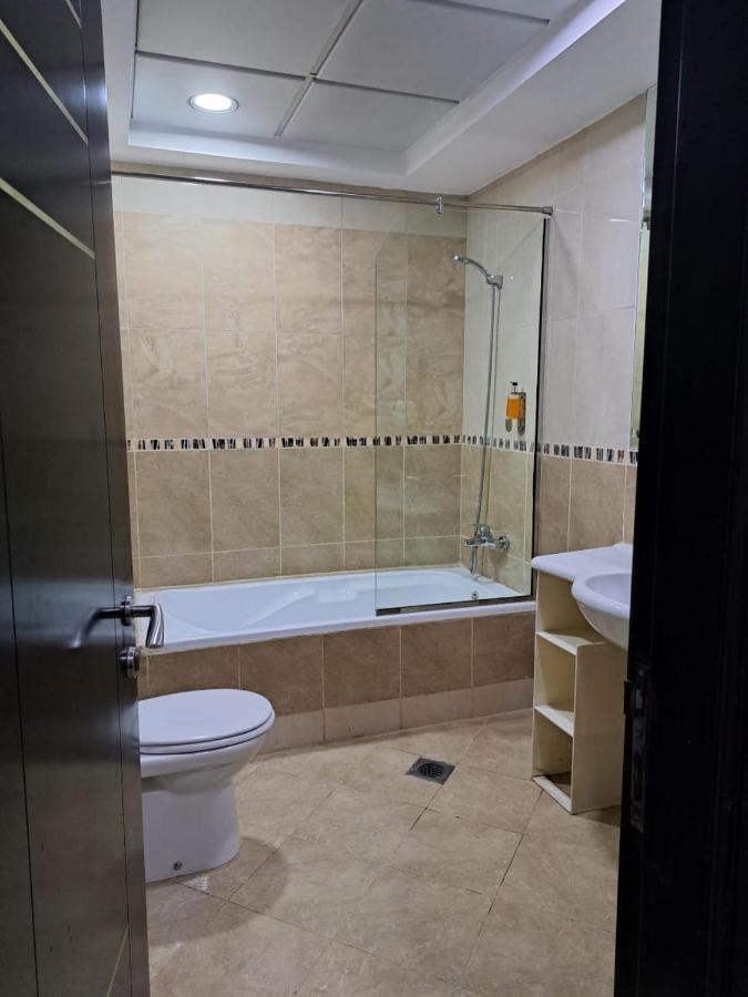 Vvip Apartment Dubai Esterno foto
